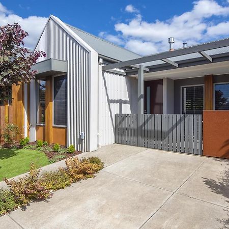 Mews Cottages Gisborne Bagian luar foto