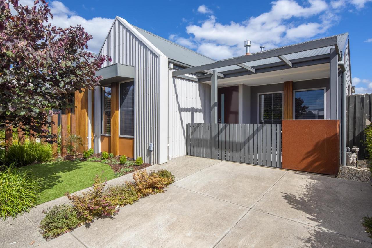 Mews Cottages Gisborne Bagian luar foto